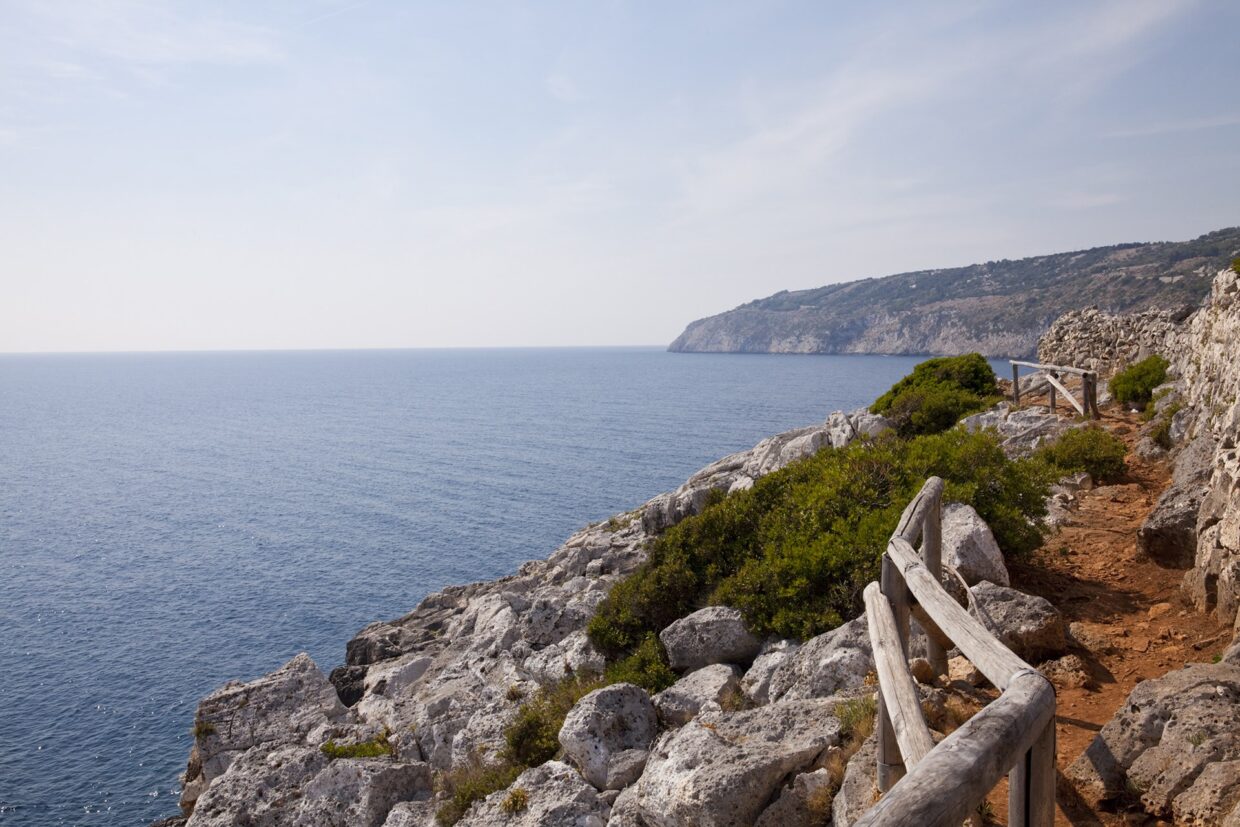 Il sentiero delle Cipolliane rappresenta al meglio il volto più autentico del Salento, sito peraltro a due passi dal Canale del Ciolo.